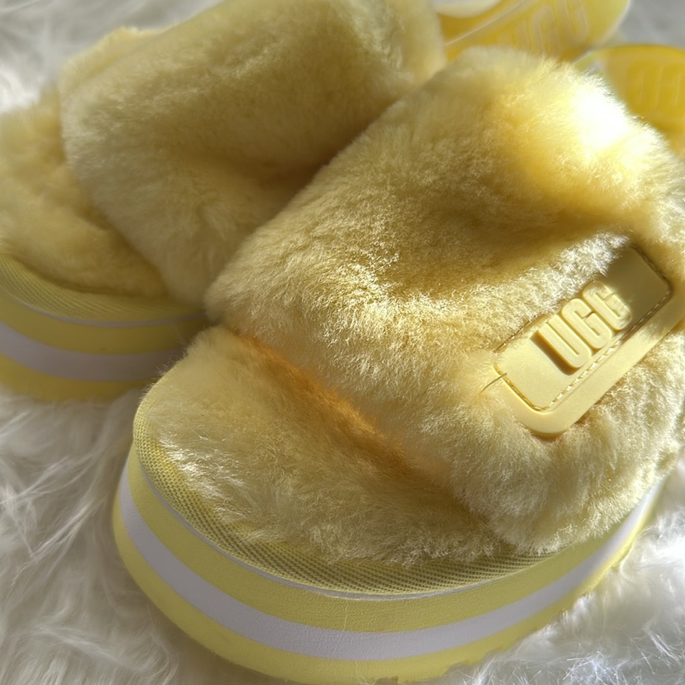 NWOT Ugg Disco Women Sandals Slippers Size 7 in Yellow